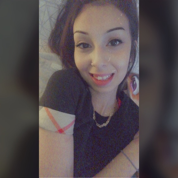 Meet your posher Janine - Picture 1 of 3